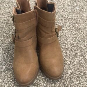 Lite brown ankle boots